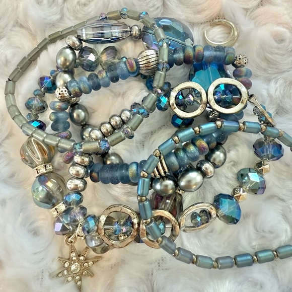 Elegant Blue and Silver Beaded Bracelet Set - Picture 4 of 5